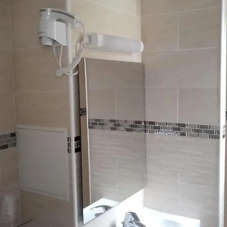 De La Perdrix Rouge Otel