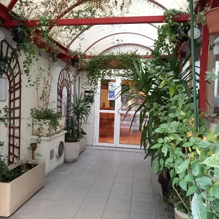 Otel De La Perdrix Rouge