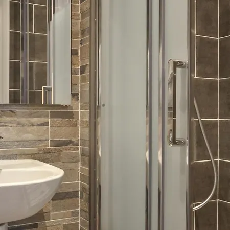 Otel De La Perdrix Rouge