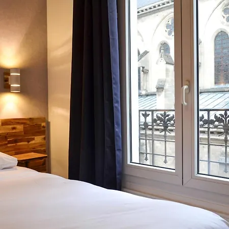 מלון De La Perdrix Rouge