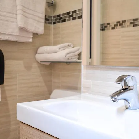 Otel De La Perdrix Rouge