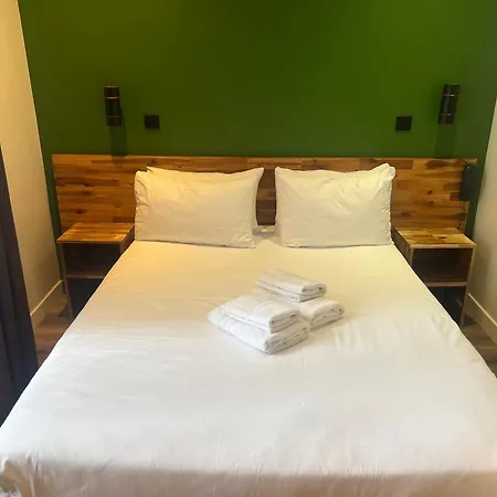 De La Perdrix Rouge Hotel Paris