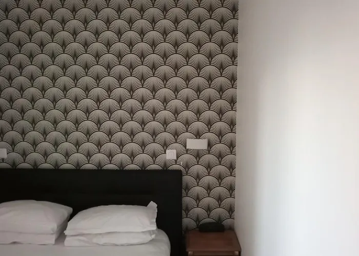 Hotel De La Perdrix Rouge Parigi