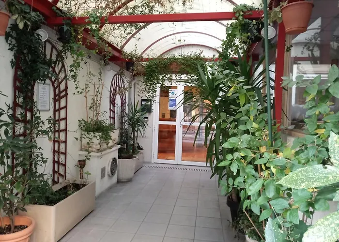 Hotel De La Perdrix Rouge