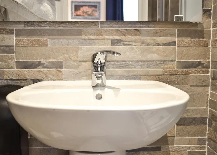 Hotel De La Perdrix Rouge 2*