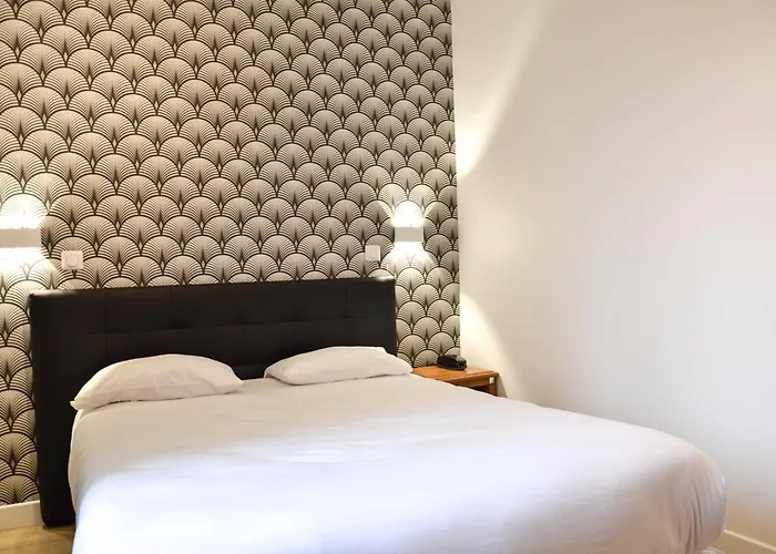 Hotel De La Perdrix Rouge 2*