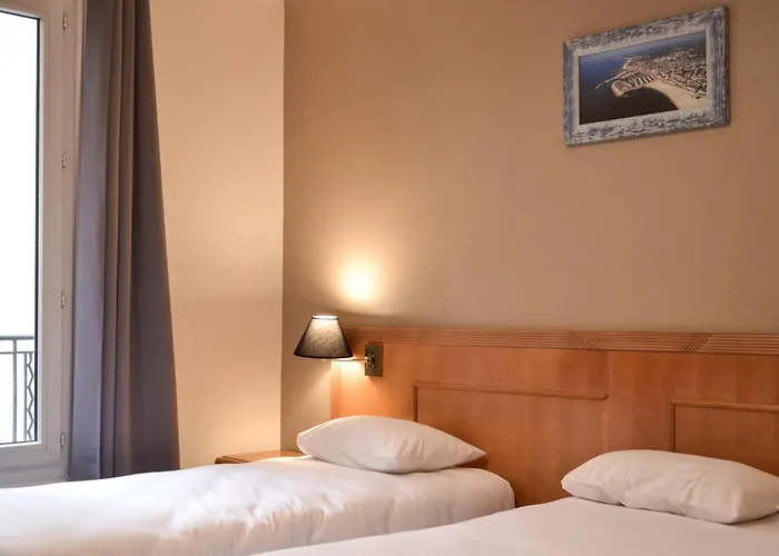 Hotel De La Perdrix Rouge Parigi