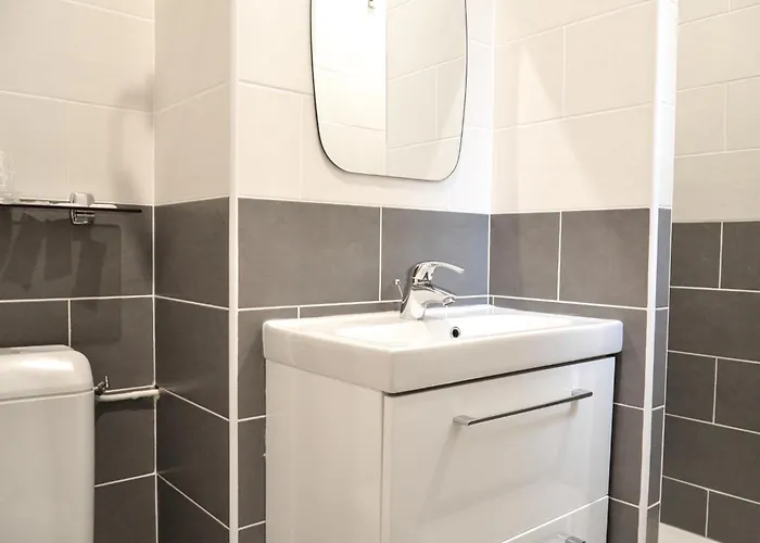 Hotel De La Perdrix Rouge 2*