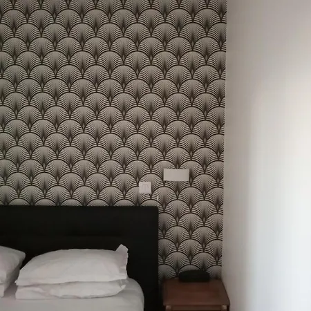 Hotel De La Perdrix Rouge Paris