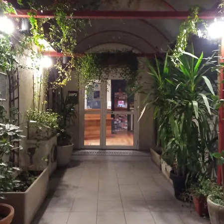 Hotel De La Perdrix Rouge Paris