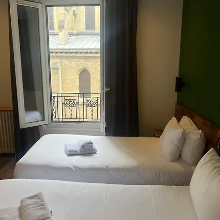 Hotel De La Perdrix Rouge 2*