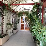 Otel De La Perdrix Rouge