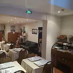 De La Perdrix Rouge Otel Paris
